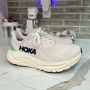 Hoka Arahi 8 X-WIDE Running Shoes Women’s Size 10 2E Color Rose Cream/Alabaster